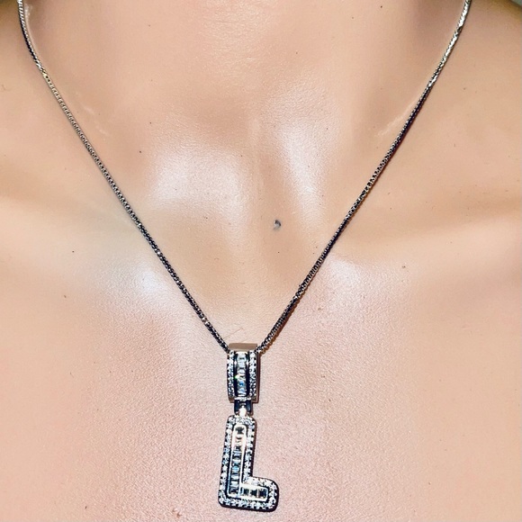 FASHION JEWELRY WOMEN’S SILVER COLOR STAINLESS STEEL CHAIN WITH MEDAL LETTER L - Picture 4 of 10